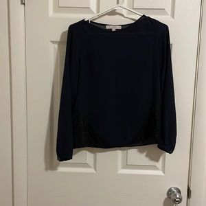 🛍️EUC Loft blouse with black lace accents 271